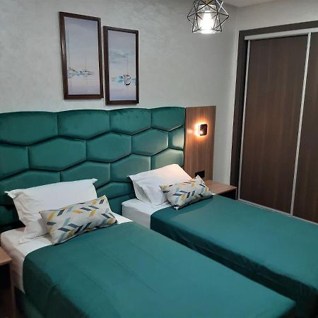 Appartement Pour Familles En Residence Avec Piscine Et Wifi Marrakesh Eksteriør bilde